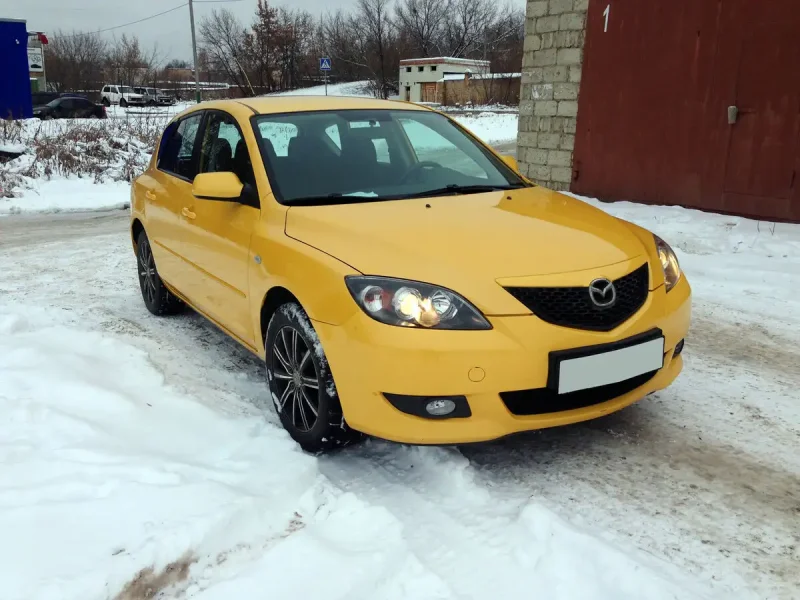 Mazda 3 желтая