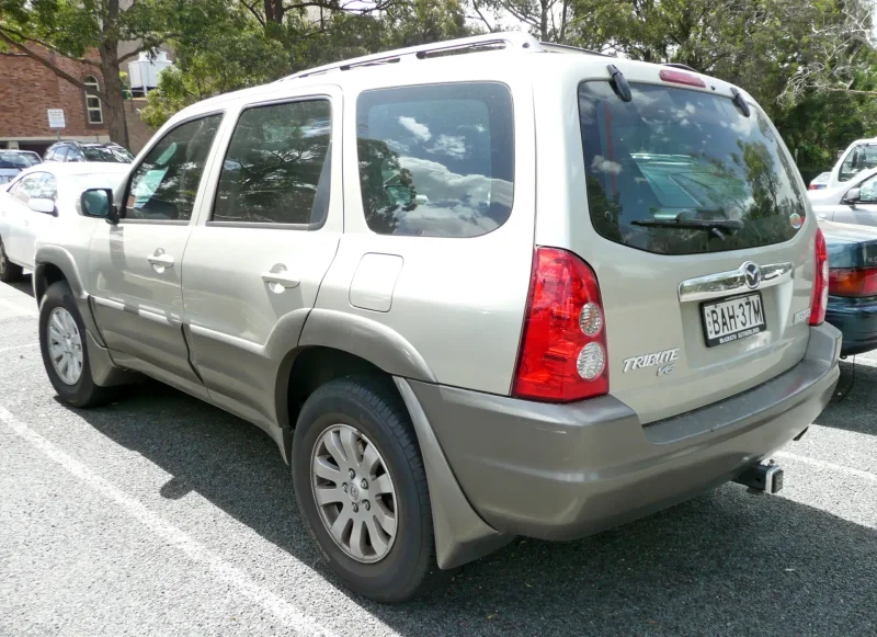 Mazda Tribute 2006 сзади