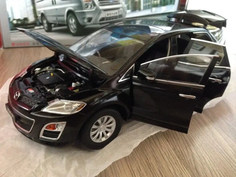 Моделька Mazda cx7 1:18