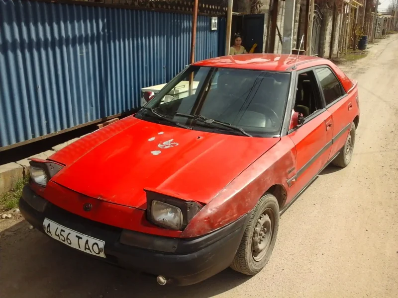 Mazda 323 1990