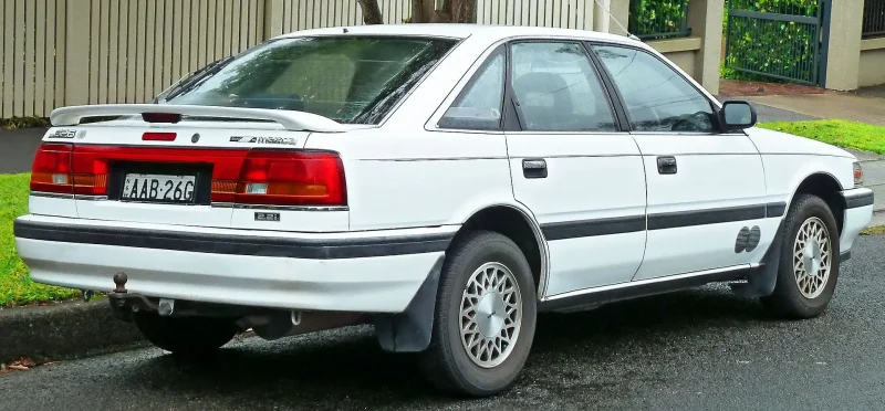 Mazda 626 1990 хэтчбек