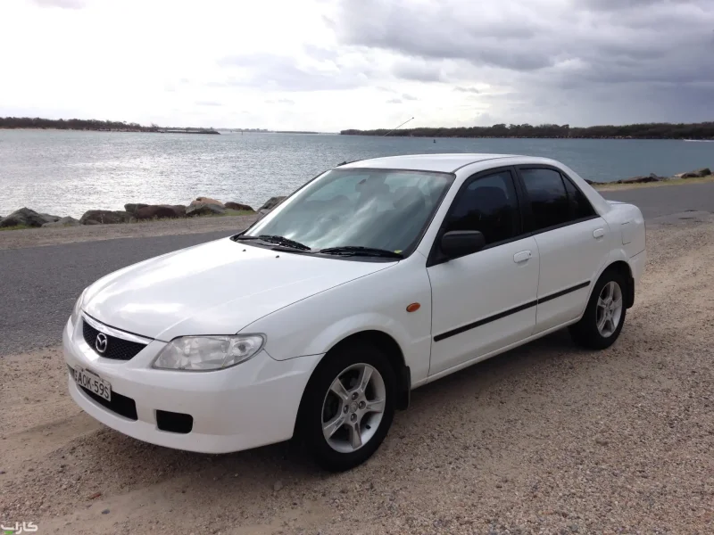 Mazda familia седан