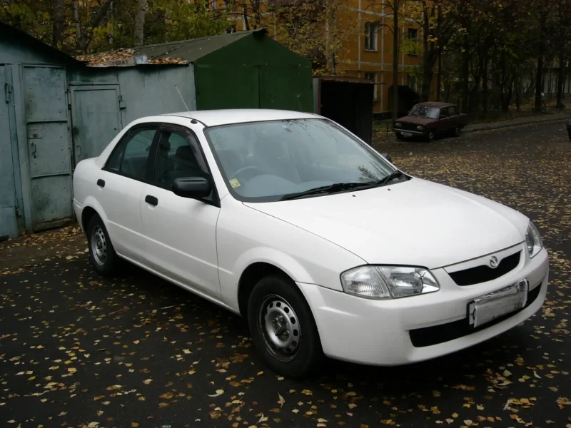 Mazda familia 2001 седан