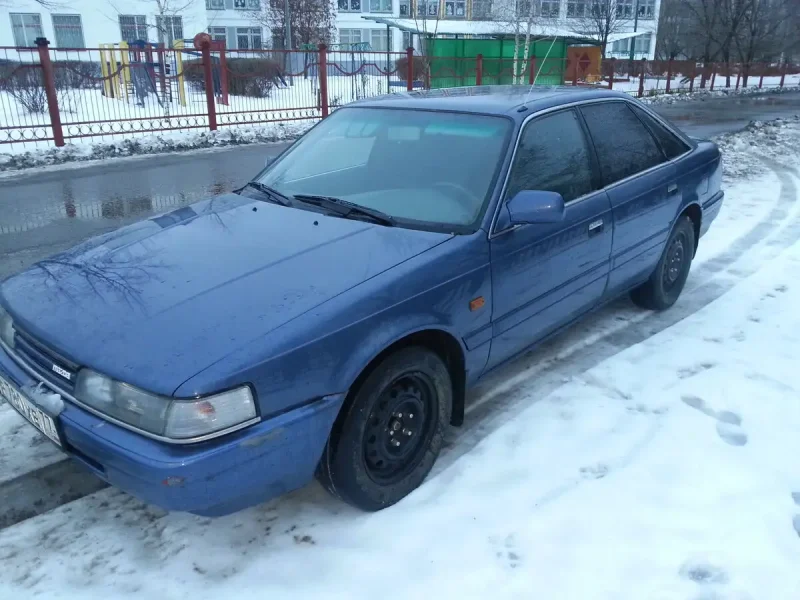 Mazda familia 1989 седан