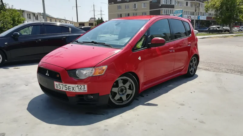 Митсубиси Кольт Drive 2 красный