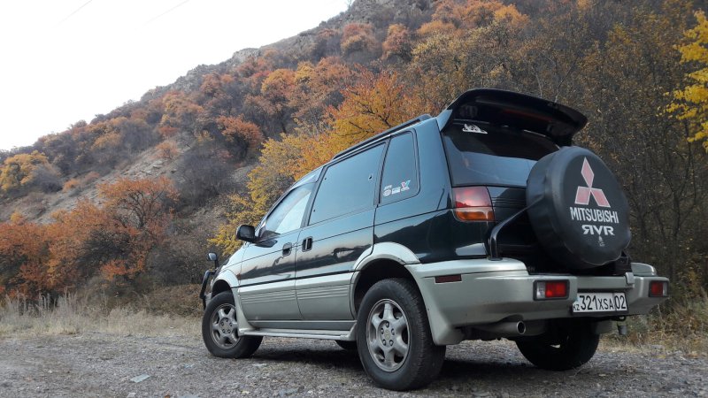 Mitsubishi RVR Sport Gear 1995