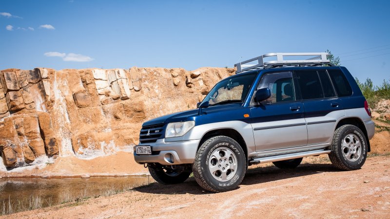 Mitsubishi Pajero io 2002