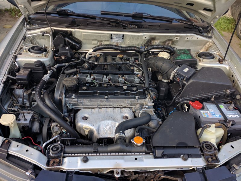 Подкапотка Mitsubishi Carisma 1.6