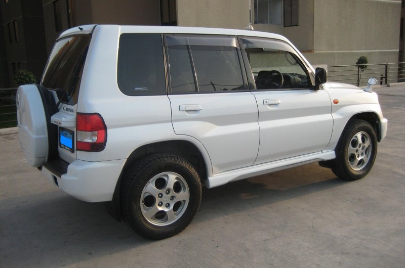 Mitsubishi Pajero io