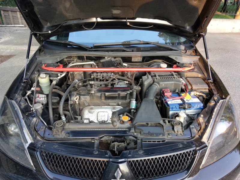 Mitsubishi Carisma распорка