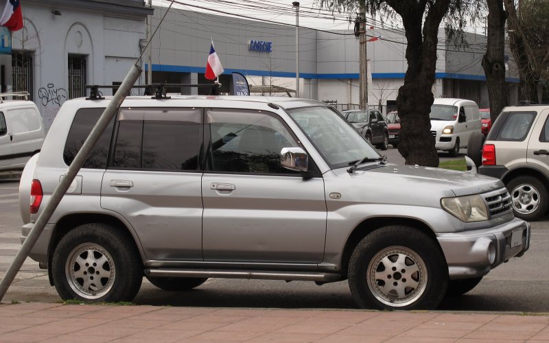 Mitsubishi Pajero io снизу