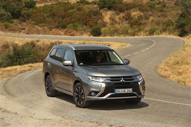 Mitsubishi Outlander PHEV 2015