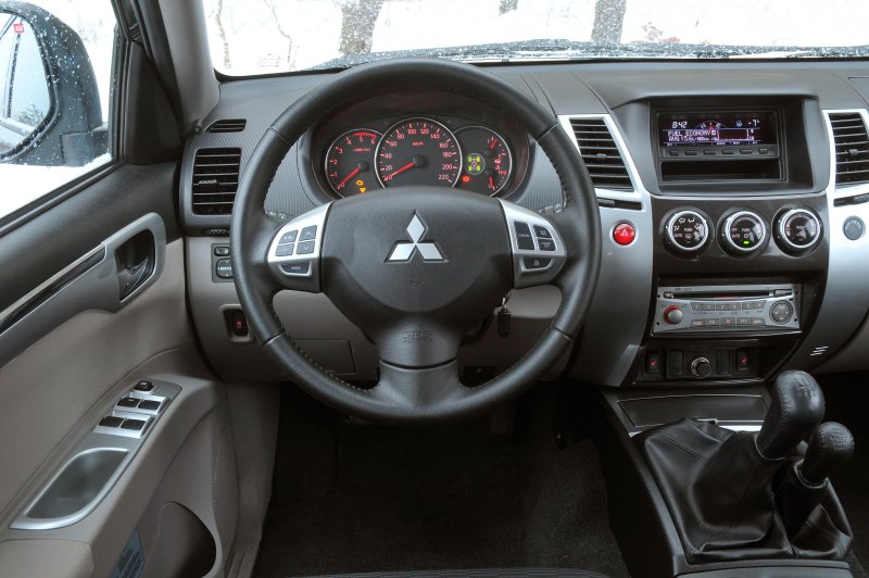 Паджеро 3 2002 салон
