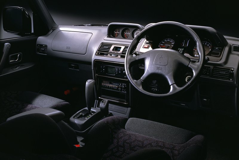 Mitsubishi Pajero 2000 салон