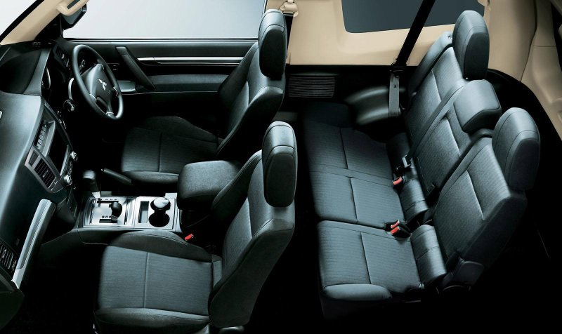 Mitsubishi Pajero 2000 салон