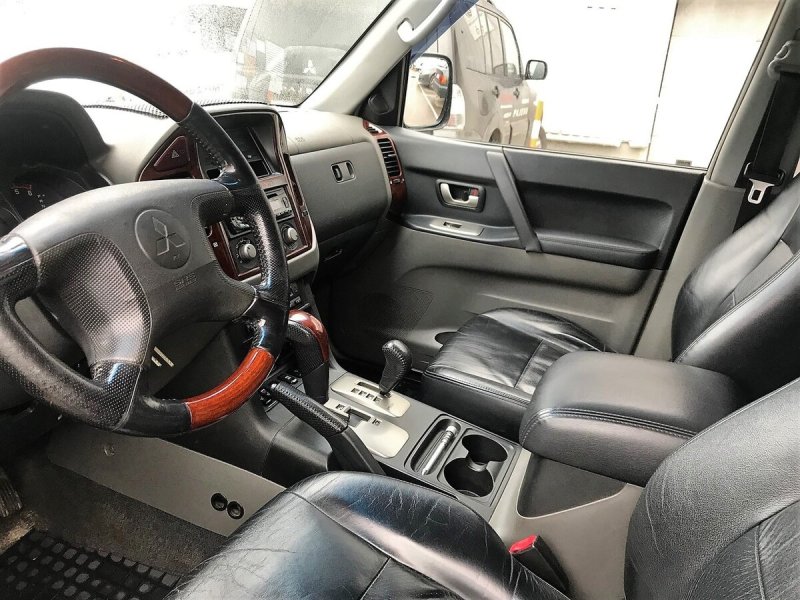 Mitsubishi Pajero Sport 2010 салон механика