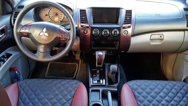 Mitsubishi Pajero Evolution салон