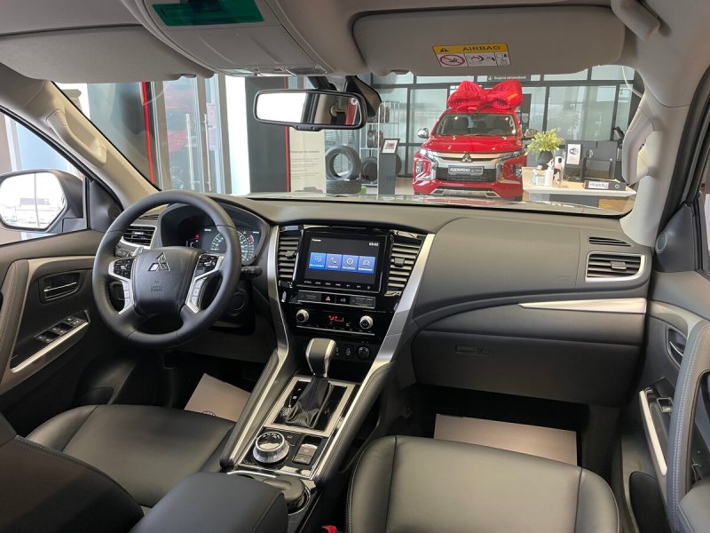 Mitsubishi Pajero 2020 салон