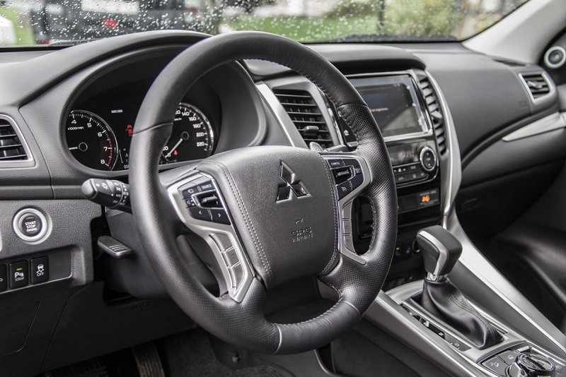 Mitsubishi Pajero Sport 2016 салон