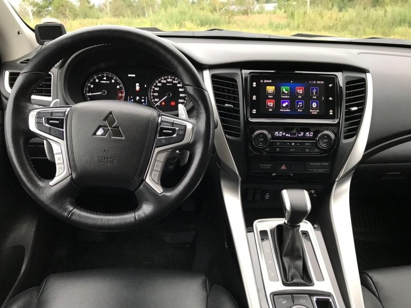 Mitsubishi Pajero Sport 2013 салон