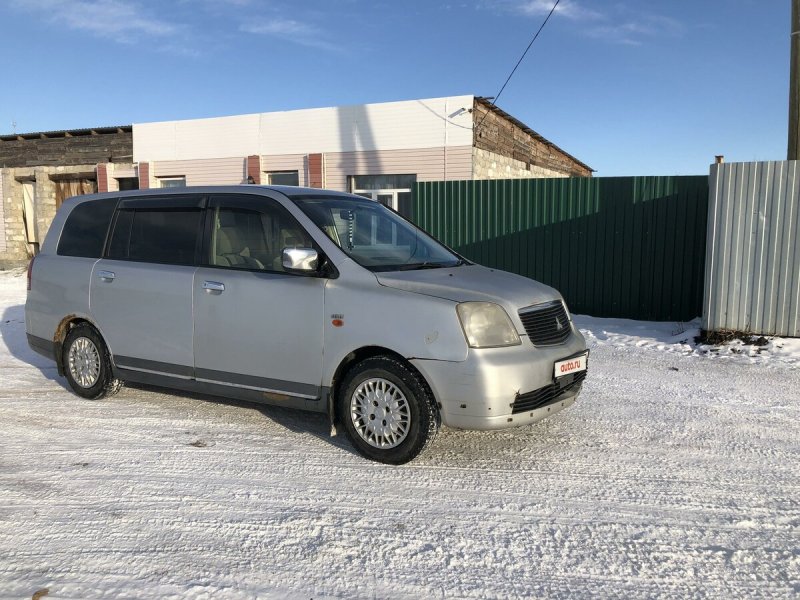 Mitsubishi Dion 2000