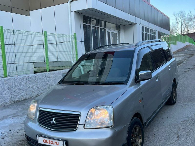 Mitsubishi Dion 2000