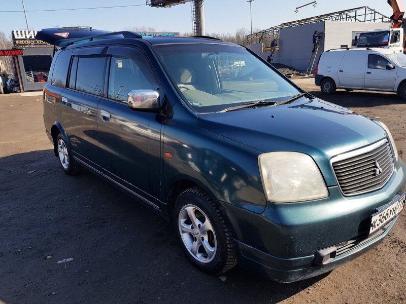Mitsubishi Dion 2000