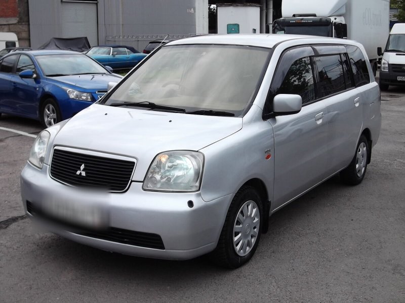 Mitsubishi Dion, 2000 год