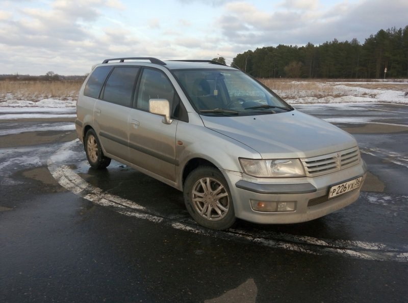 Mitsubishi Space Wagon 2