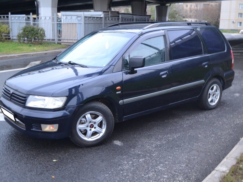 Mitsubishi Space Wagon 2000