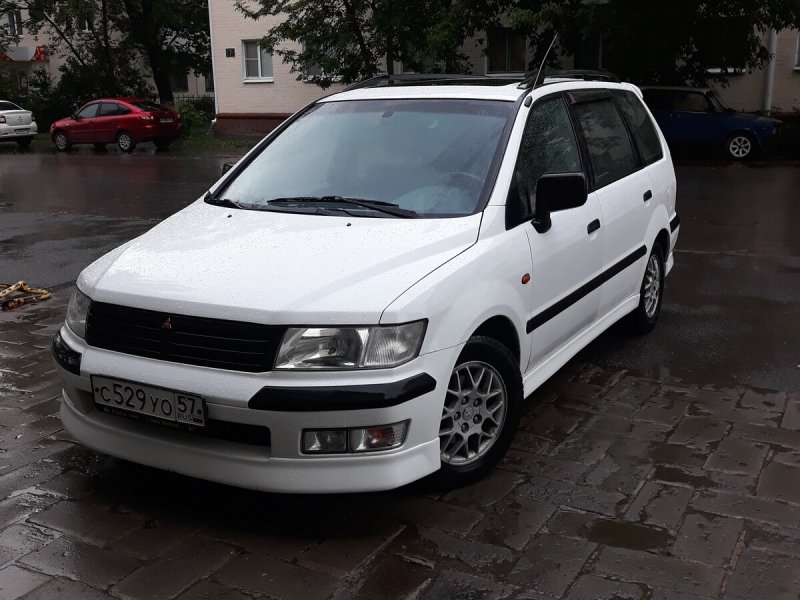 Mitsubishi Space Wagon 2.4 МТ