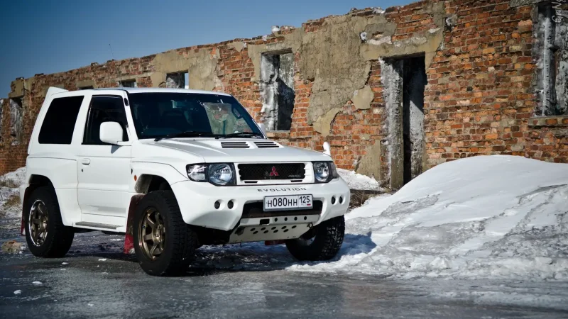 Mitsubishi Pajero EVO сзади