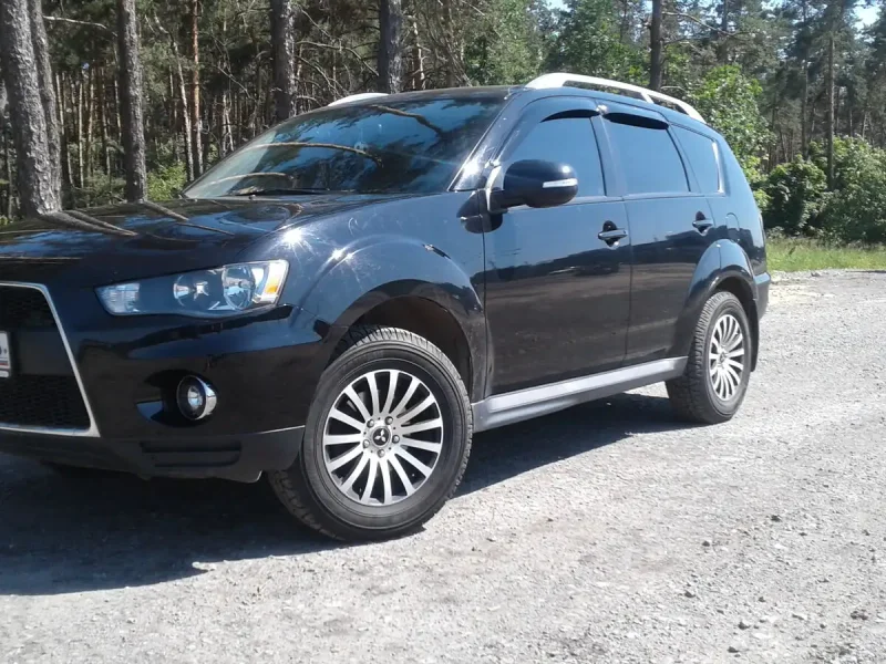 Mitsubishi Outlander 2
