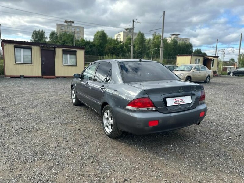 Mitsubishi Lancer 1.3 at, 2004