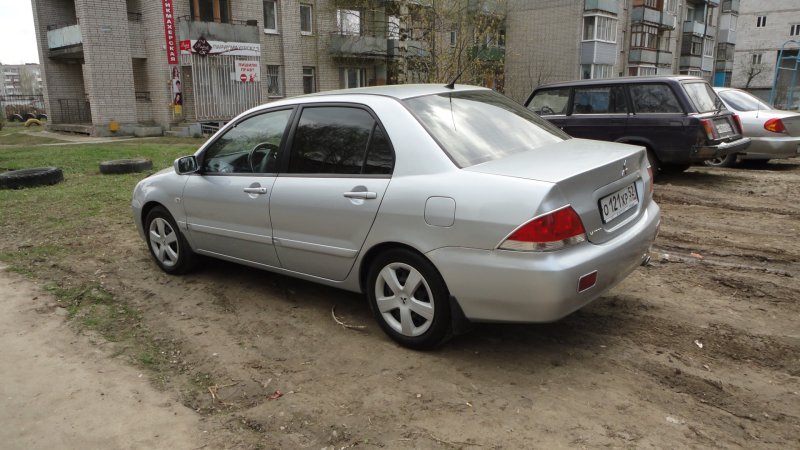 Митсубиси Аутлендер 2004 года