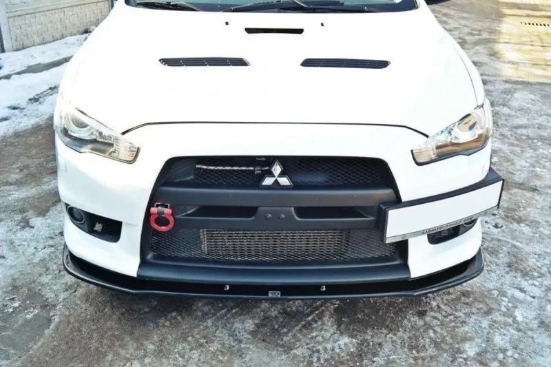 Вставка между клыками Mitsubishi Lancer 10