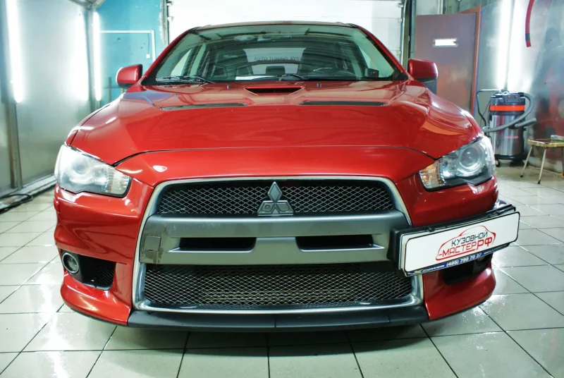 Передний бампер на Mitsubishi Lancer 10 Evolution