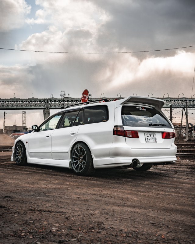 Mitsubishi Legnum 2.4