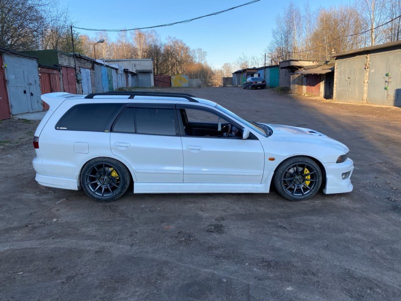 Mitsubishi Legnum седан