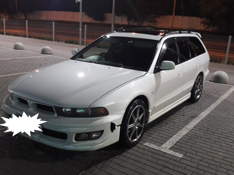 Mitsubishi Legnum белый