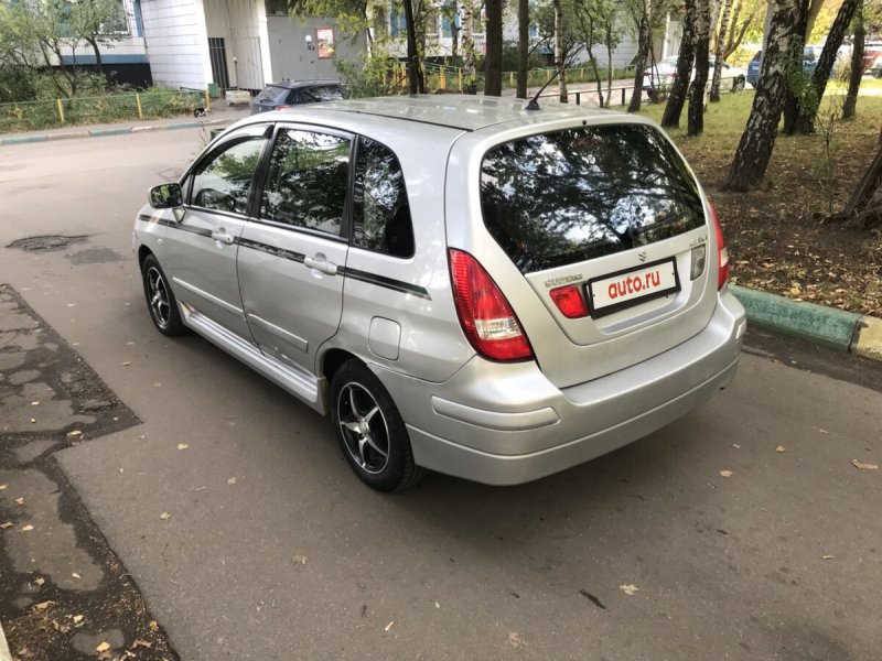 Suzuki Liana i