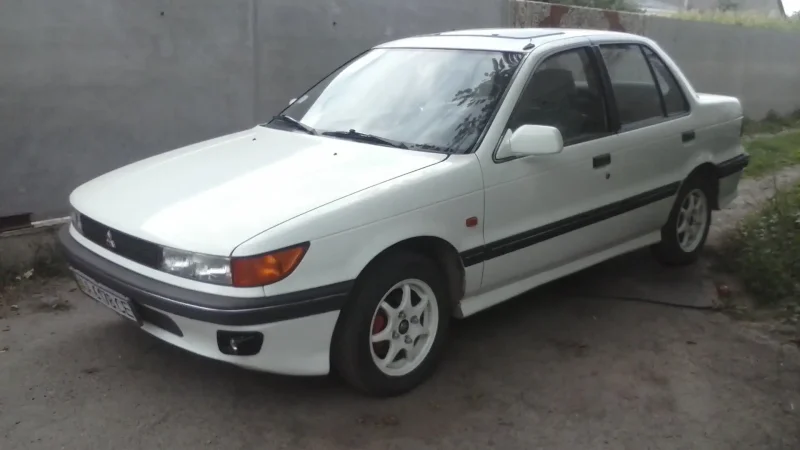 Mitsubishi Lancer старый