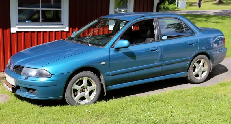 Mitsubishi Carisma седан 2002