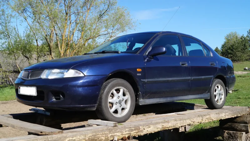 Mitsubishi Carisma 1.6 at 2003 тест драйв