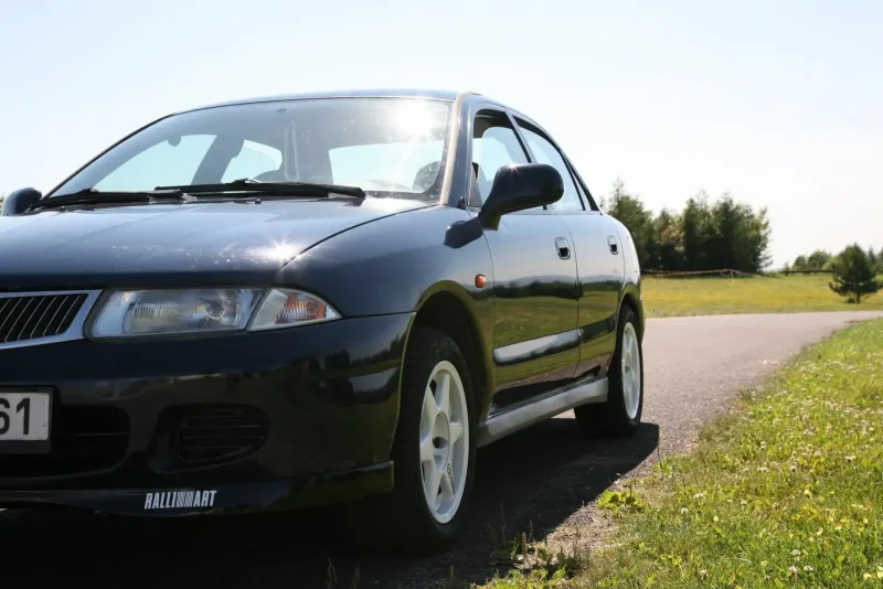 Митсубиси Каризма 1998 GDI 1.8