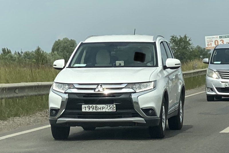 Mitsubishi Montero Sport салон
