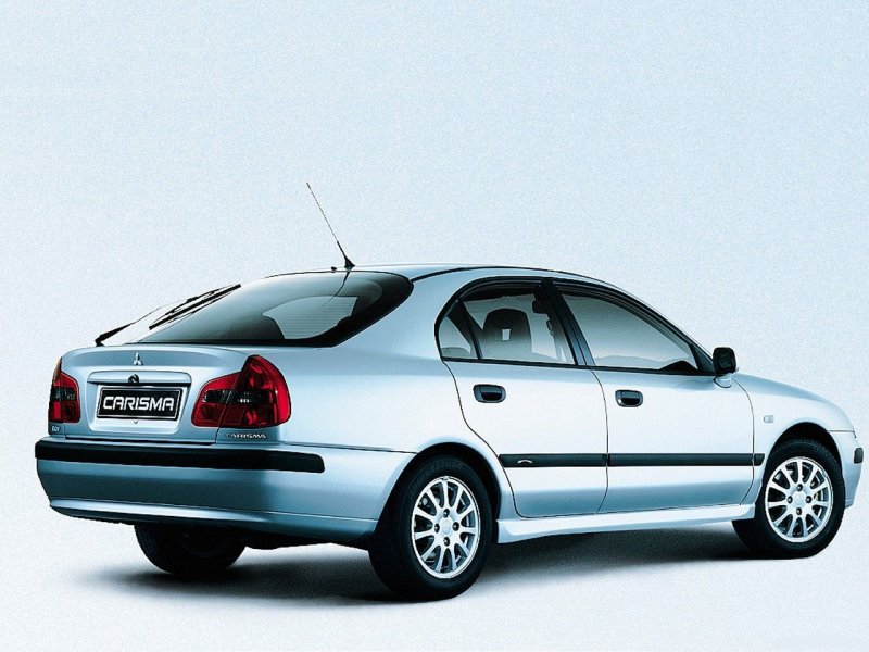 Mitsubishi Carisma 2000 хэтчбек