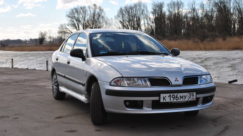 Mitsubishi Carisma 1 поколение
