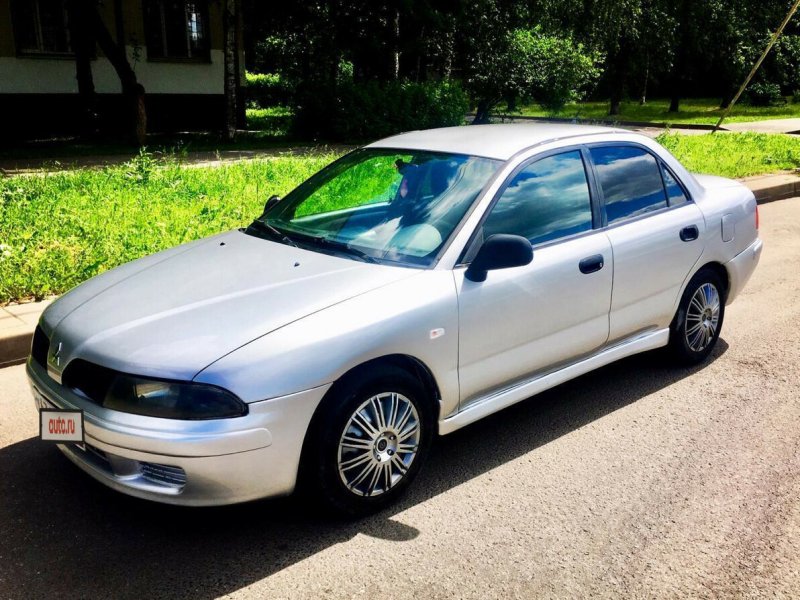 Mitsubishi Carisma 2000 белый
