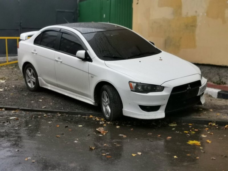 Mitsubishi Lancer Evolution x белый